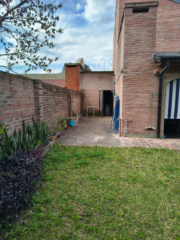 HERMOSA CASAQUINTA FRENTE A LA PLAZA DE ALTOS DEL SAUCE