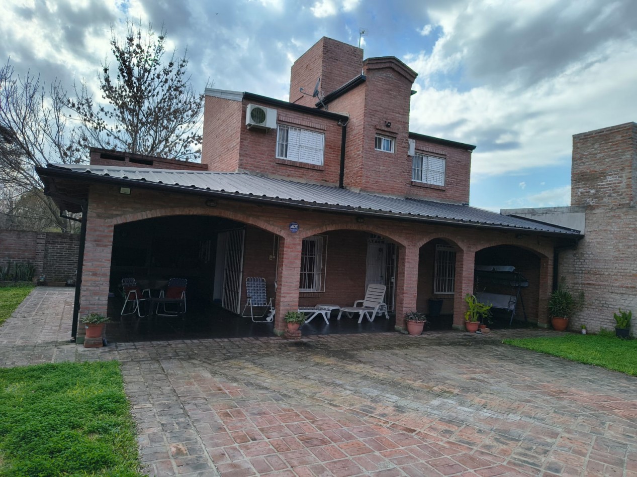 HERMOSA CASAQUINTA FRENTE A LA PLAZA DE ALTOS DEL SAUCE
