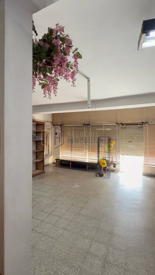 GRAN CASA A MODERNIZAR A METROS DEL PUENTE NEGRO