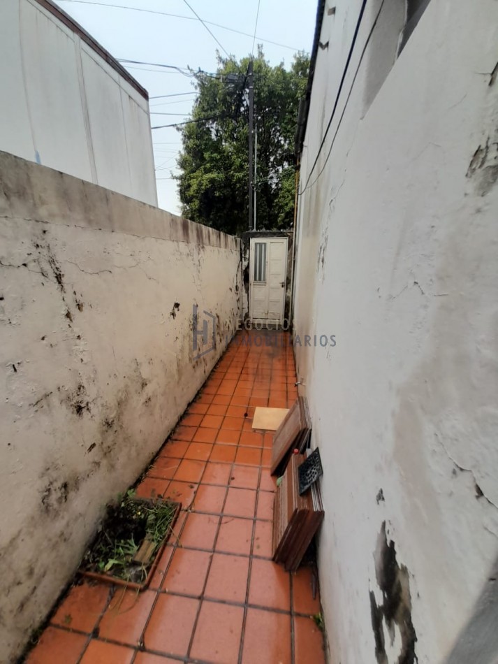 CASA DE 3 DORMITORIOS A 100M DE AV. J J PASO