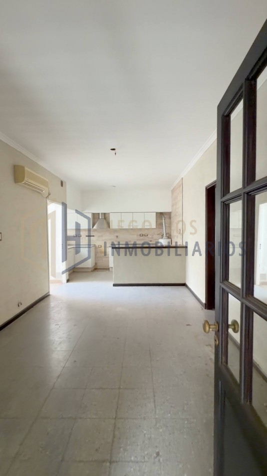 CASA DE 3 DORMITORIOS A METROS DE AV LOPEZ Y PLANES