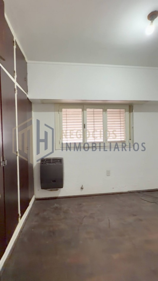 CASA DE 3 DORMITORIOS A METROS DE AV LOPEZ Y PLANES