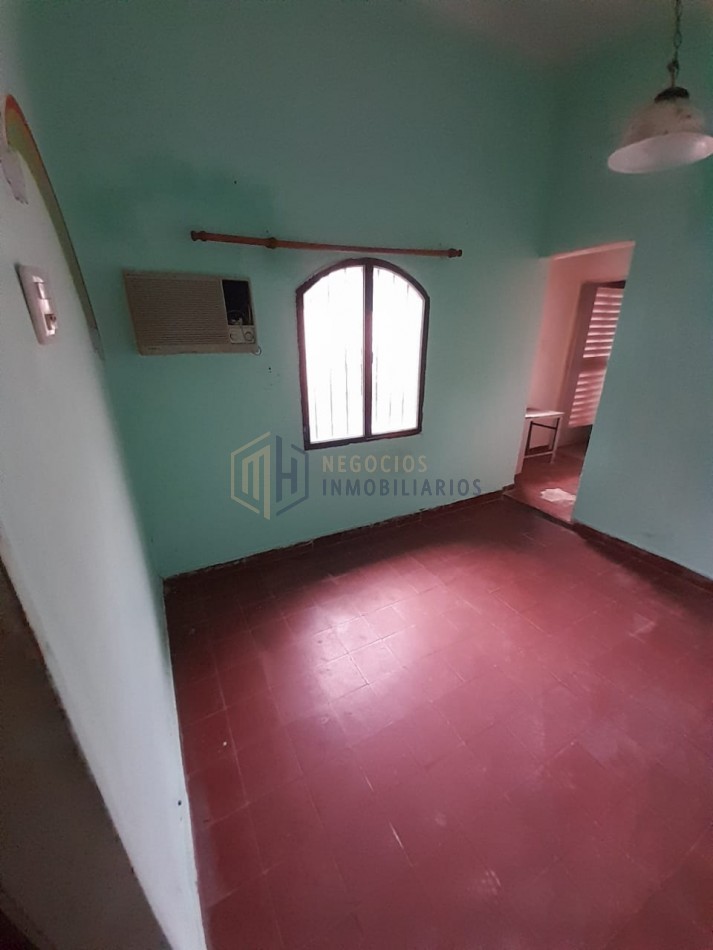 CASA DE 3 DORMITORIOS A 100M DE AV. J J PASO