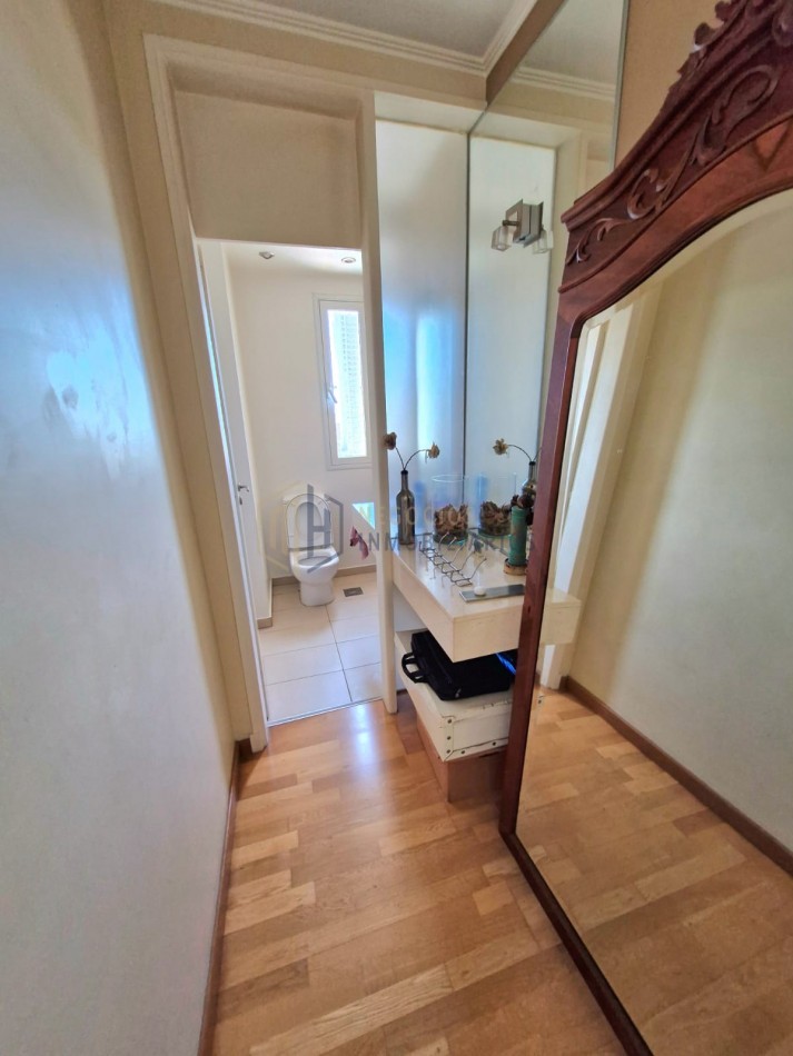 SEMIPISO DE CATEGORIA DE 3 DORMITORIOS Y COCHERA EN BARRIO CONSTITUYENTES