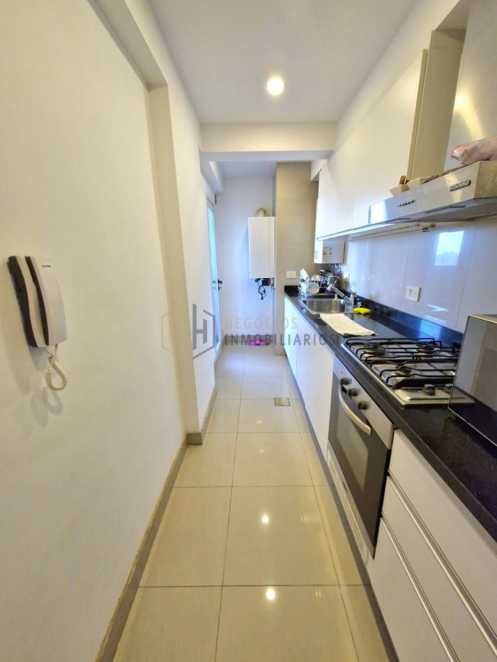 DEPARTAMENTO DE 2 DORMITORIOS Y COCHERA - ZONA CENTRO
