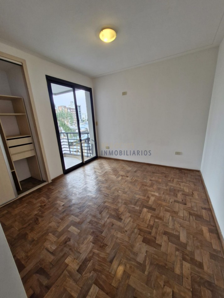 DEPARTAMENTO DE 2 DORMITORIOS Y COCHERA EN BARRIO CENTRO SUR