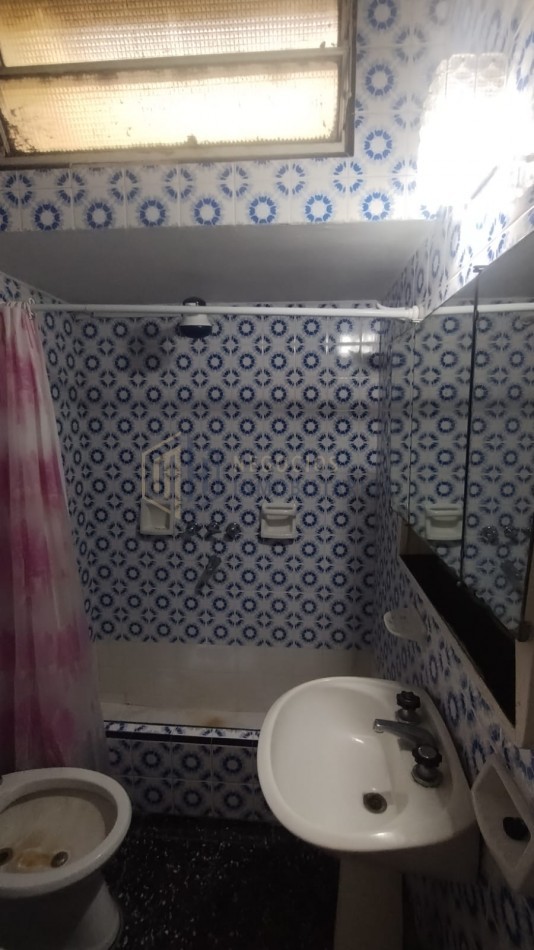CASA A MODERNIZAR EN PLENO CANDIOTI SUR