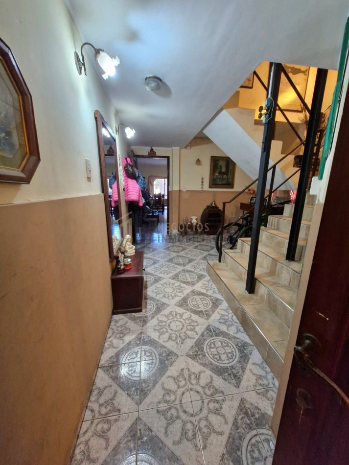CASA AMPLIA EN BARRIO 7 JEFES