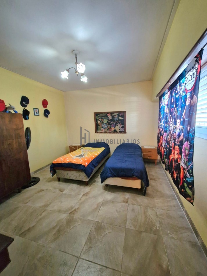 CASA AMPLIA EN BARRIO 7 JEFES