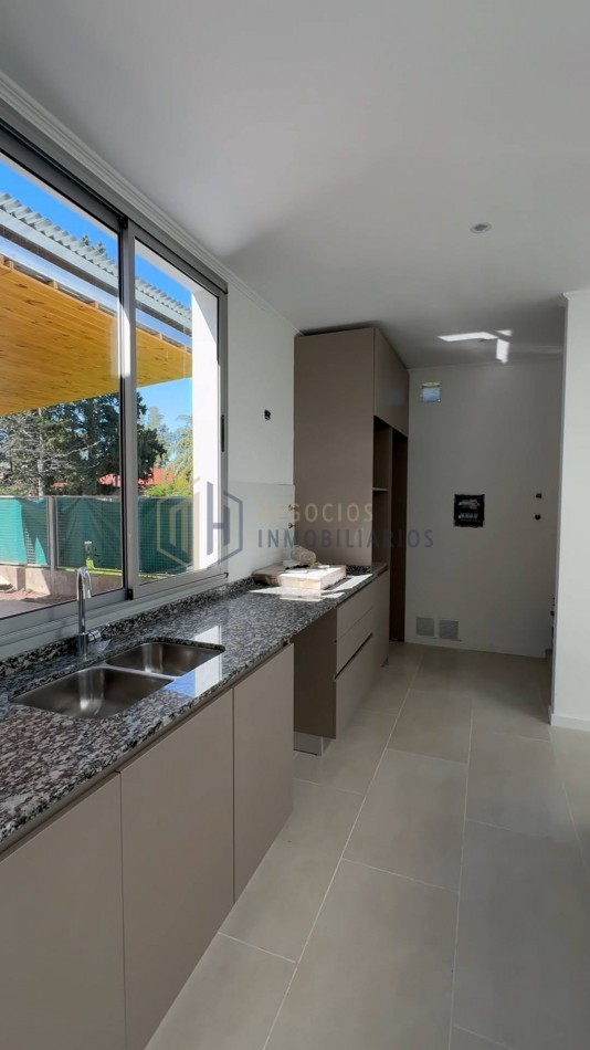 CASA A ESTRENAR EN LA TATENGUITA