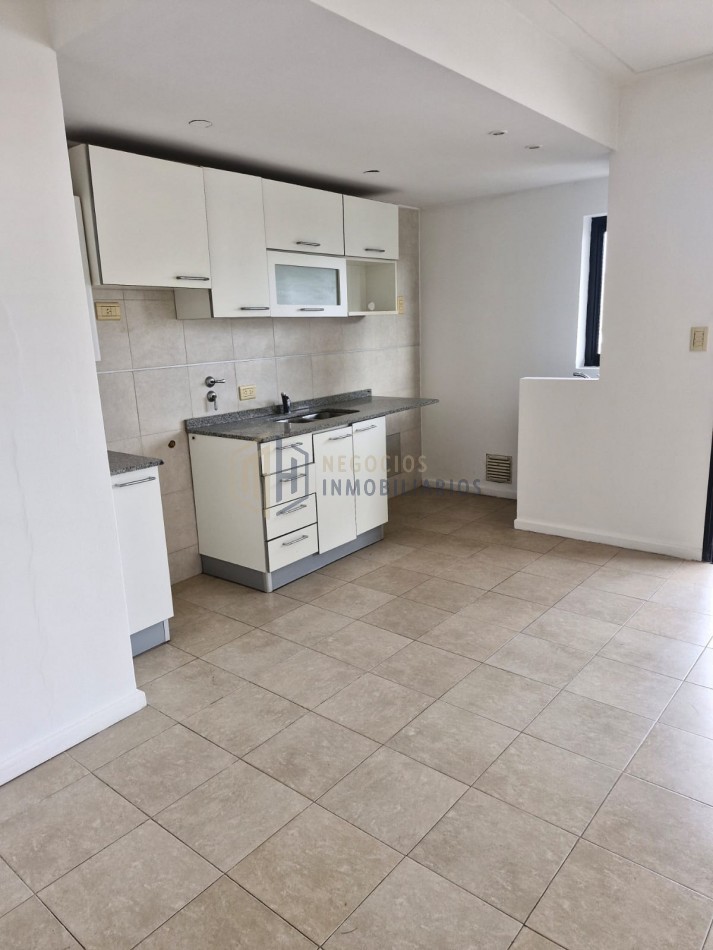 DEPARTAMENTO DE 2 DORMITORIOS Y COCHERA EN BARRIO CENTRO SUR