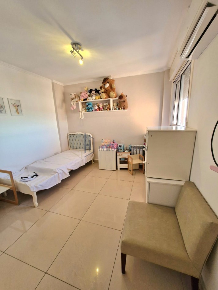 DEPARTAMENTO DE 2 DORMITORIOS Y COCHERA - ZONA CENTRO
