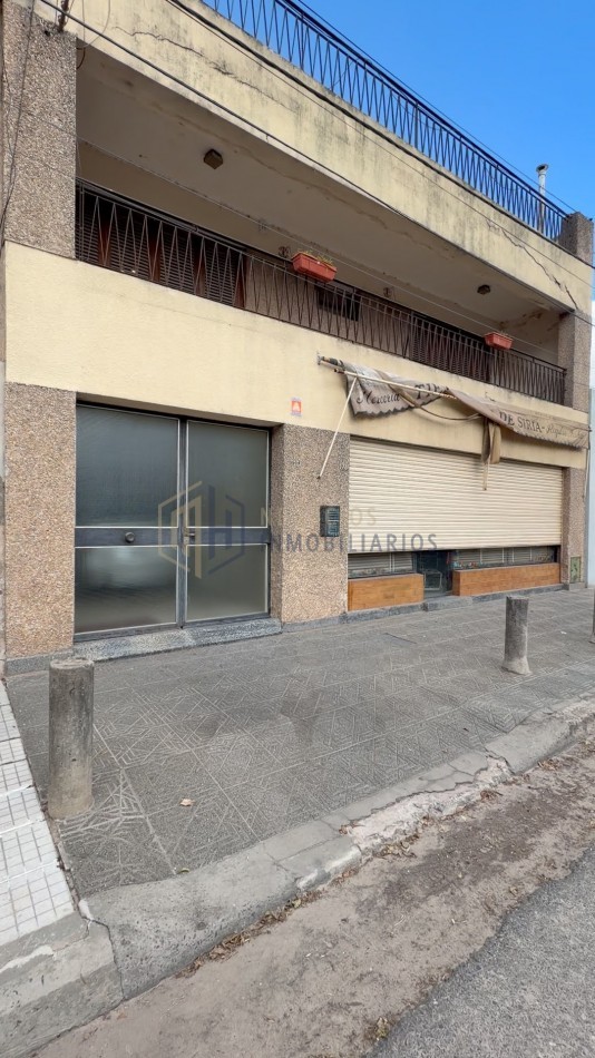 GRAN CASA A MODERNIZAR A METROS DEL PUENTE NEGRO