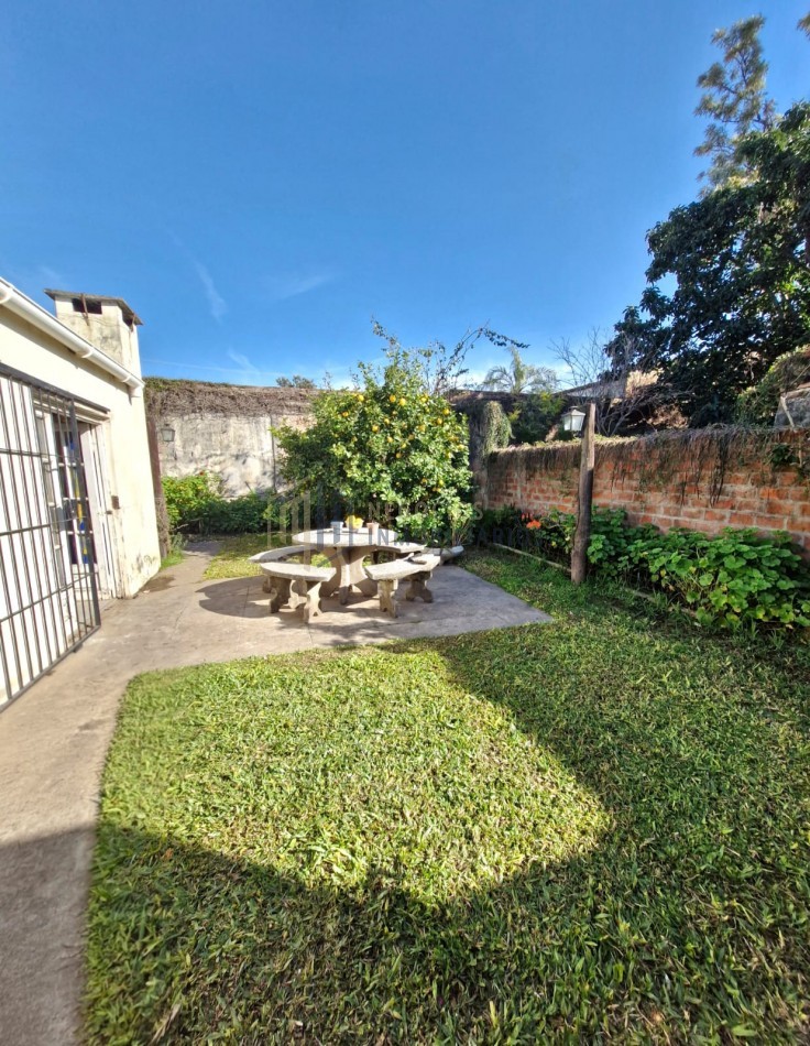 CASA AMPLIA EN BARRIO 7 JEFES