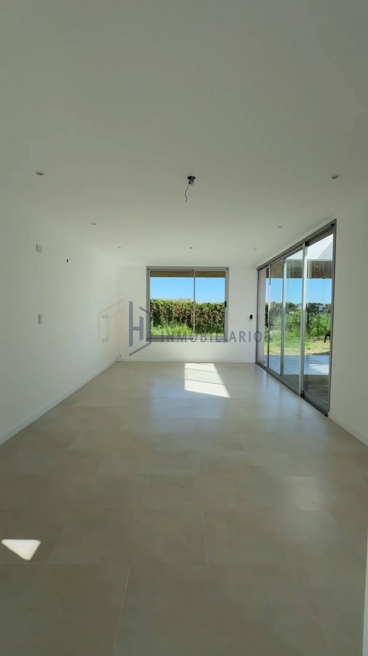 CASA A ESTRENAR EN LA TATENGUITA