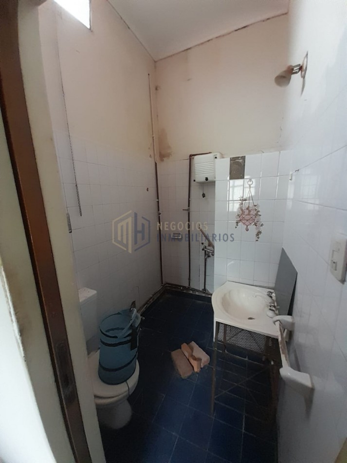 CASA DE 3 DORMITORIOS A 100M DE AV. J J PASO