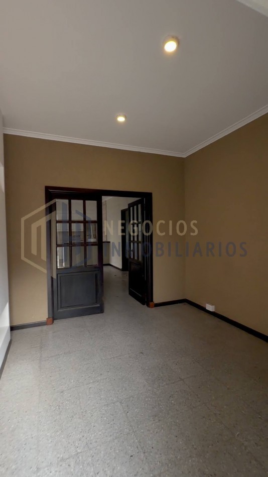 CASA DE 3 DORMITORIOS A METROS DE AV LOPEZ Y PLANES