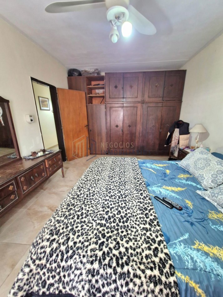 CASA AMPLIA EN BARRIO 7 JEFES