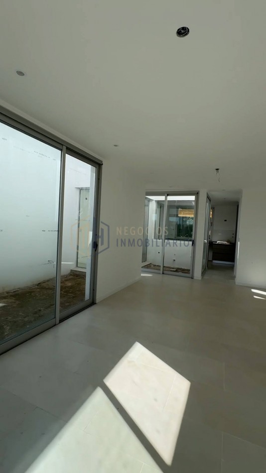 CASA A ESTRENAR EN LA TATENGUITA