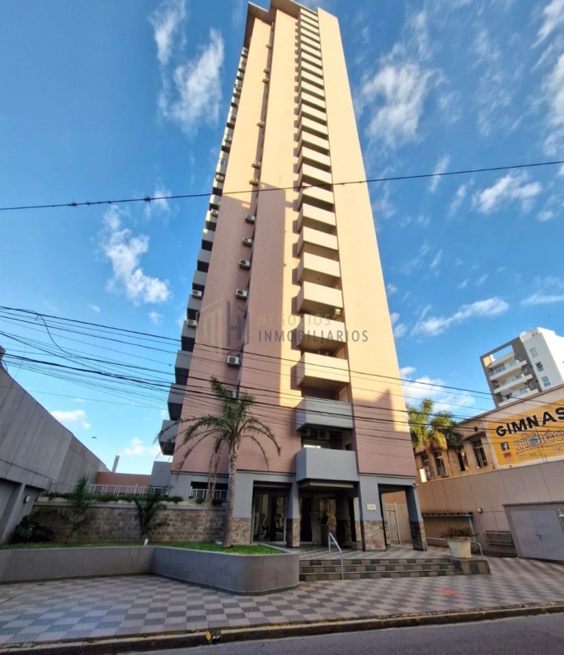 DEPARTAMENTO DE 2 DORMITORIOS Y COCHERA - ZONA CENTRO
