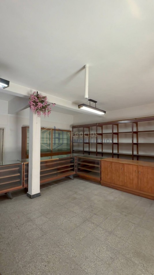 GRAN CASA A MODERNIZAR A METROS DEL PUENTE NEGRO