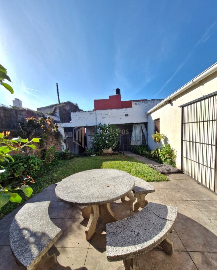 CASA AMPLIA EN BARRIO 7 JEFES