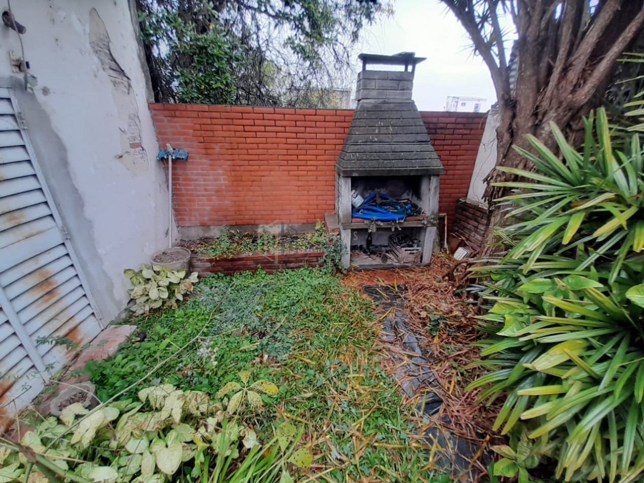 CASA DE 3 DORMITORIOS A 100M DE AV. J J PASO
