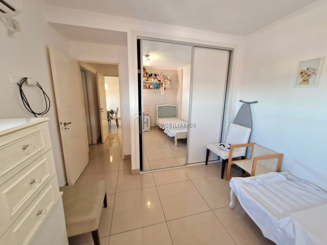 DEPARTAMENTO DE 2 DORMITORIOS Y COCHERA - ZONA CENTRO