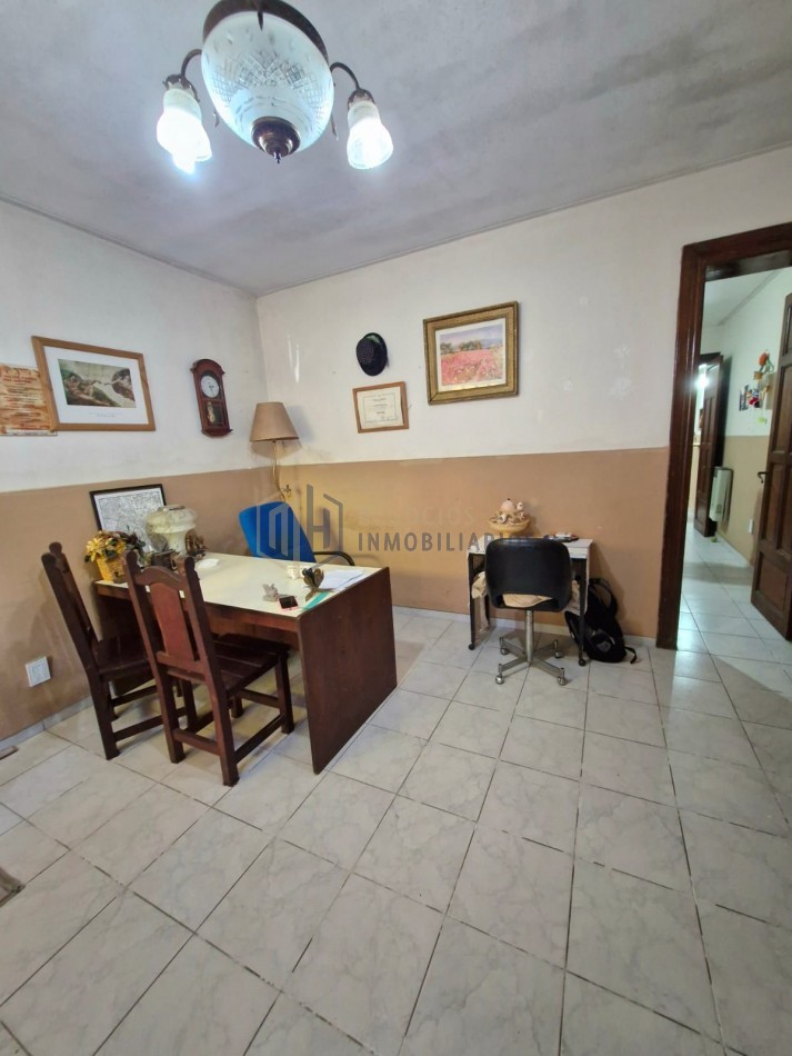 CASA AMPLIA EN BARRIO 7 JEFES