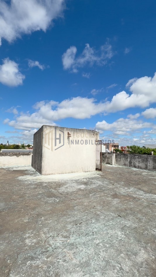 GRAN CASA A MODERNIZAR A METROS DEL PUENTE NEGRO