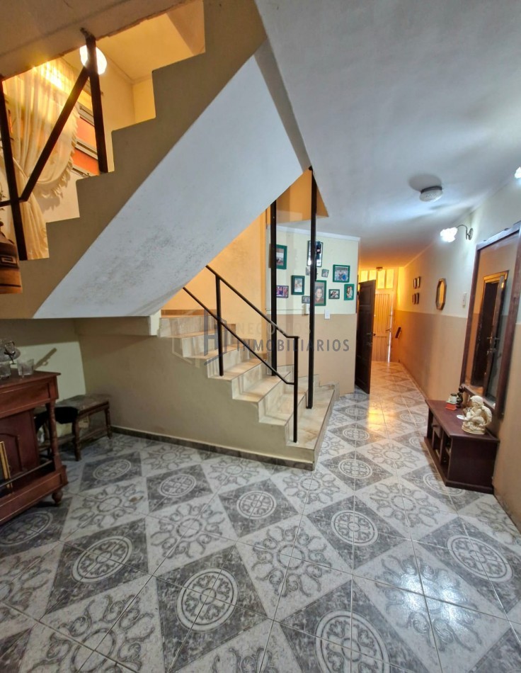 CASA AMPLIA EN BARRIO 7 JEFES