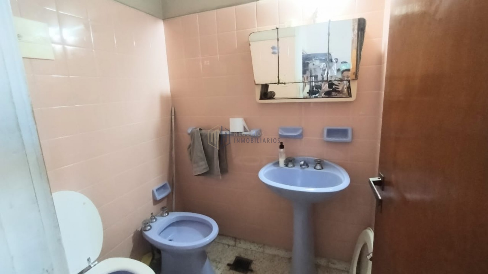 CASA MAS GALPON EN BARRIO ROMA