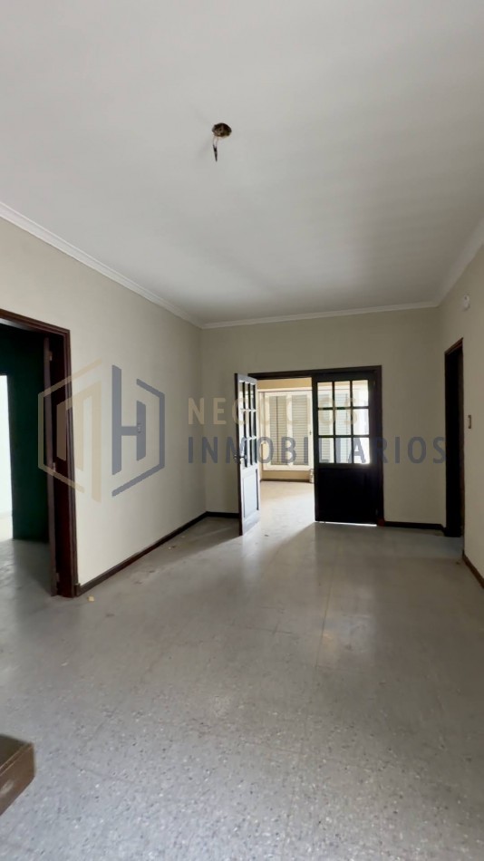 CASA DE 3 DORMITORIOS A METROS DE AV LOPEZ Y PLANES