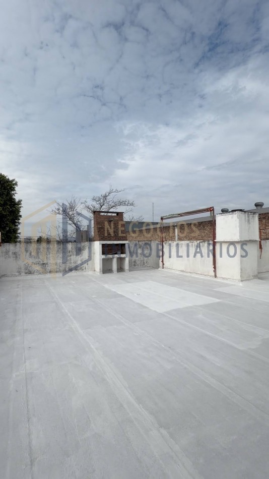 CASA DE 3 DORMITORIOS A METROS DE AV LOPEZ Y PLANES