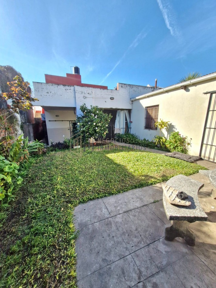 CASA AMPLIA EN BARRIO 7 JEFES