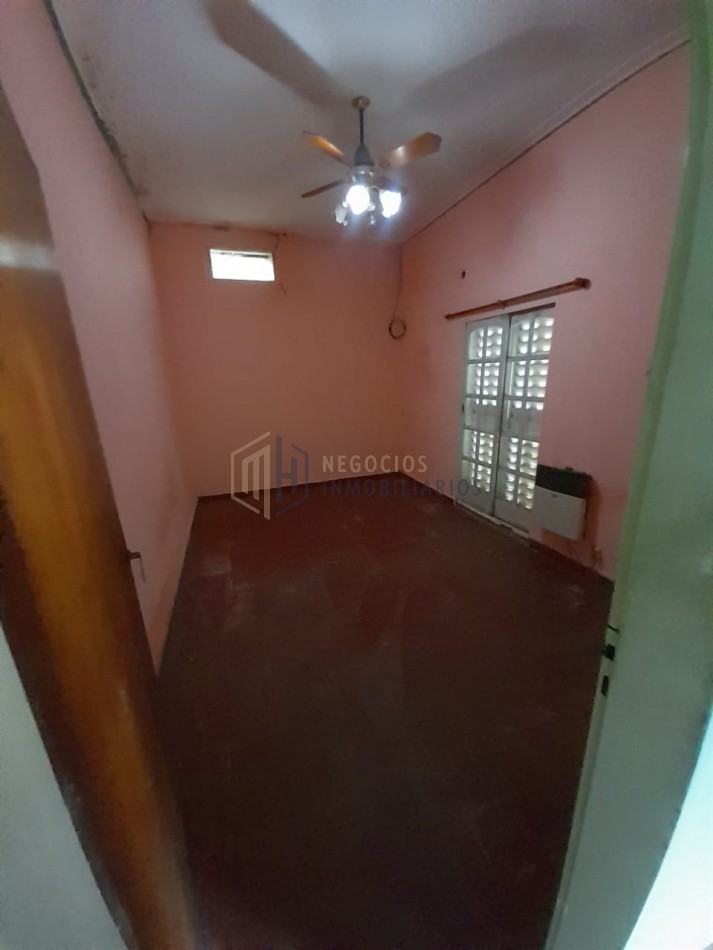 CASA DE 3 DORMITORIOS A 100M DE AV. J J PASO