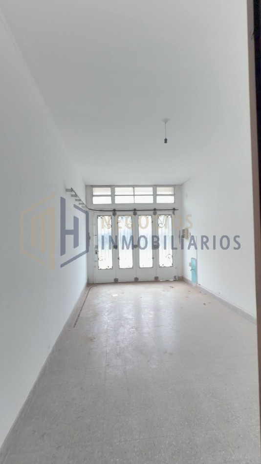 CASA DE 3 DORMITORIOS A METROS DE AV LOPEZ Y PLANES