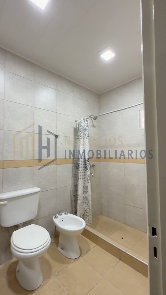 CASA DE 3 DORMITORIOS A METROS DE AV LOPEZ Y PLANES