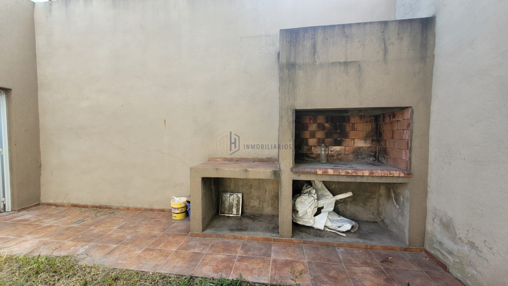 CASA DE 3 DORMITORIOS, COCHERA Y PATIO A DOS CUADRAS DE ARISTOBULO DEL VALLE