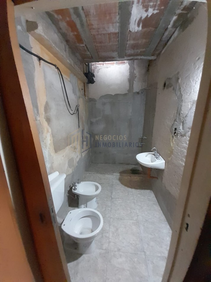 CASA DE 3 DORMITORIOS A 100M DE AV. J J PASO