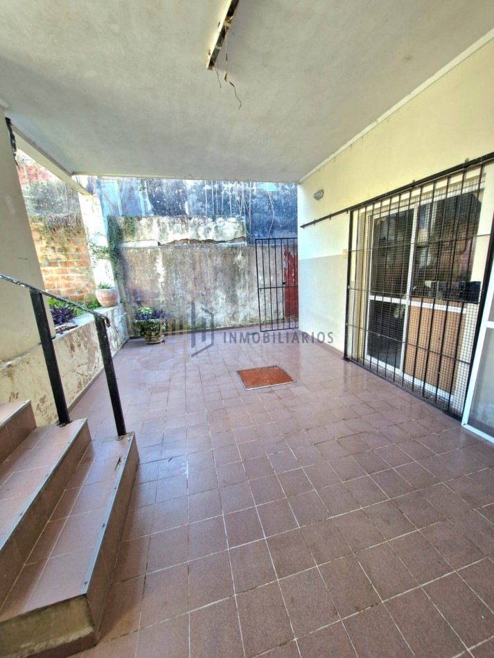 CASA AMPLIA EN BARRIO 7 JEFES