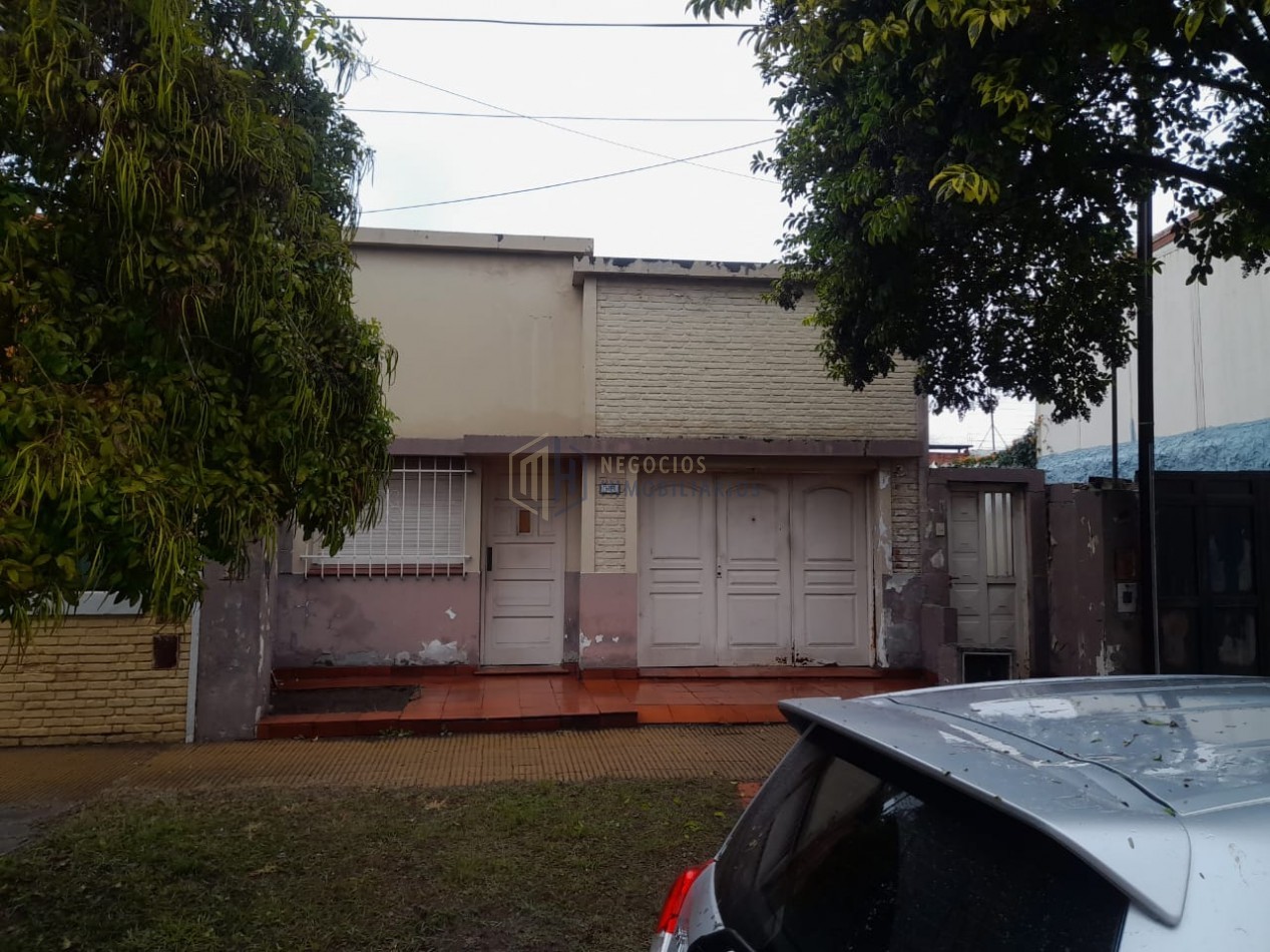 CASA DE 3 DORMITORIOS A 100M DE AV. J J PASO