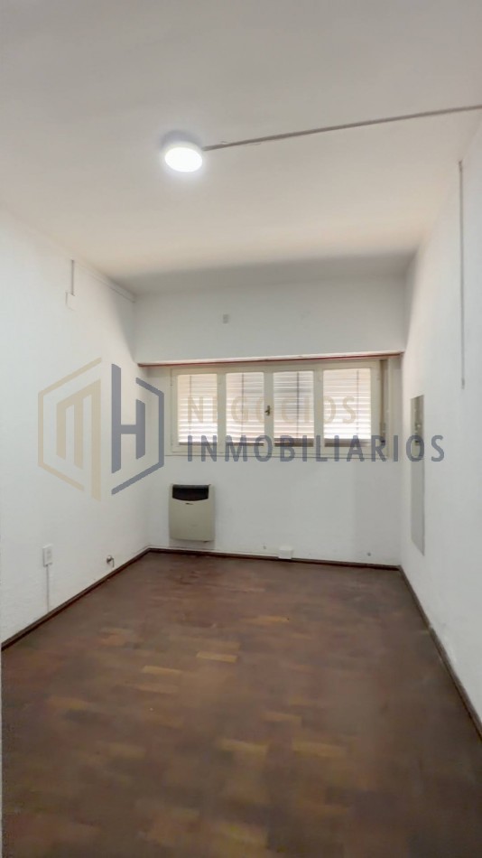 CASA DE 3 DORMITORIOS A METROS DE AV LOPEZ Y PLANES
