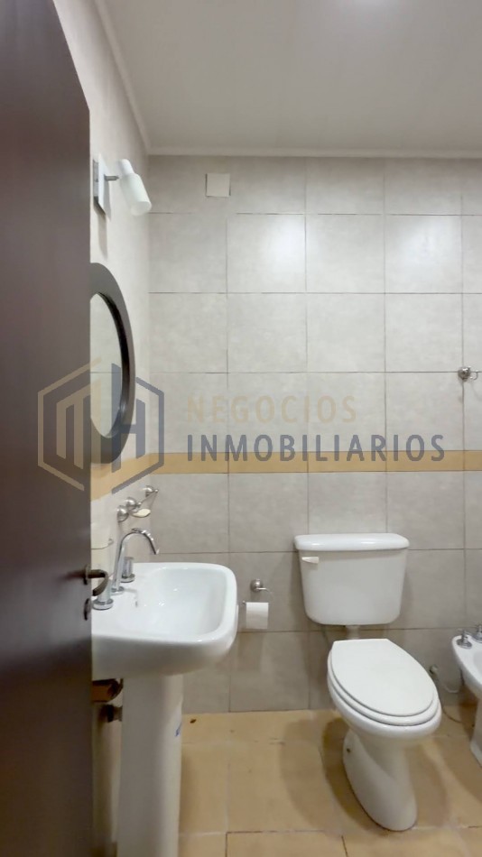 CASA DE 3 DORMITORIOS A METROS DE AV LOPEZ Y PLANES