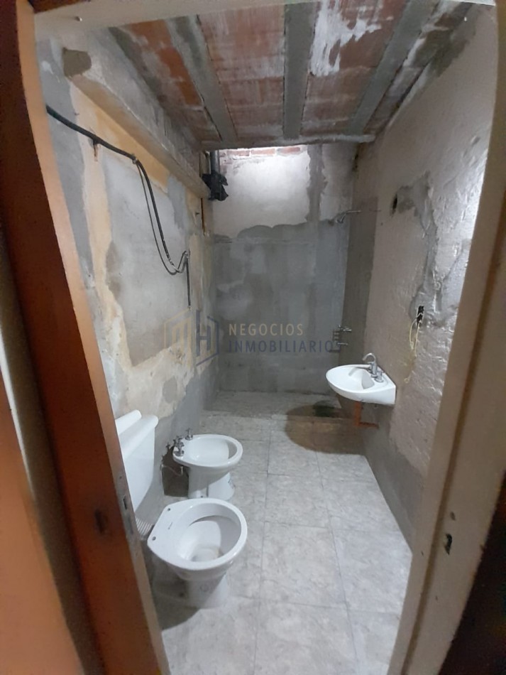 CASA DE 3 DORMITORIOS A 100M DE AV. J J PASO
