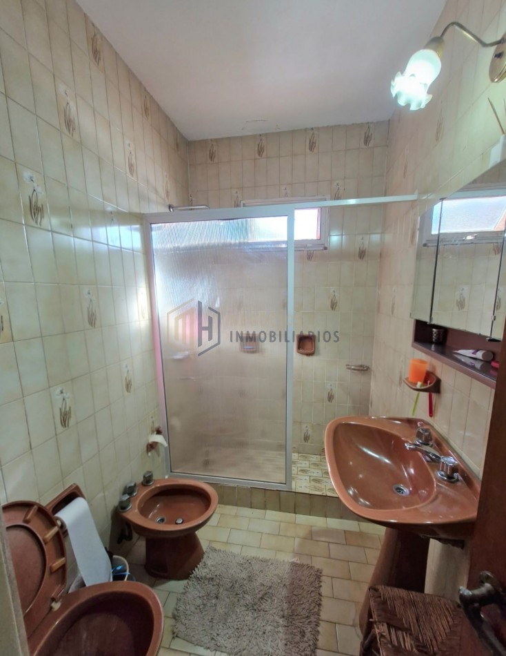 CASA AMPLIA EN BARRIO 7 JEFES