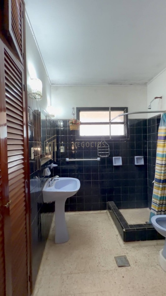 GRAN CASA A MODERNIZAR A METROS DEL PUENTE NEGRO