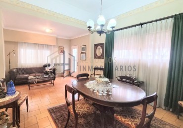 CASA SOBRE AV GRAL LOPEZ